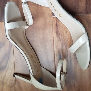 Unisa taupe patent leather sandals